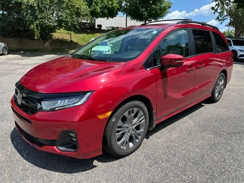 Used 2025 Honda Odyssey Touring image 1