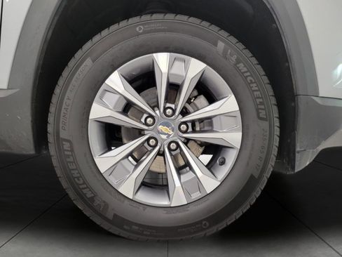 Used 2025 Chevrolet Equinox LT image 3