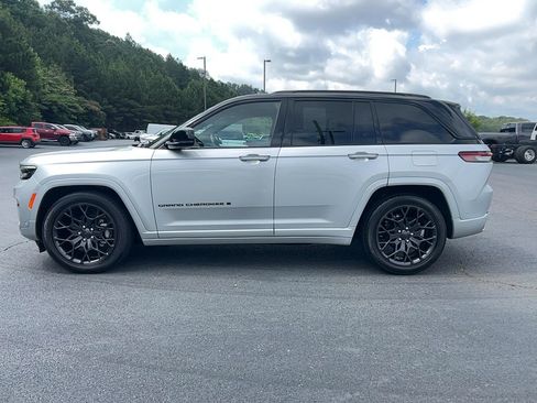 Used 2025 Jeep Grand Cherokee Summit w/ Obsidian Package AWD/4WD image 8