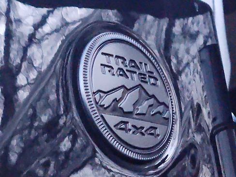 Used 2023 Jeep Gladiator Sport image 30