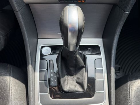 Used 2015 Volkswagen Passat TDI SE FWD image 39