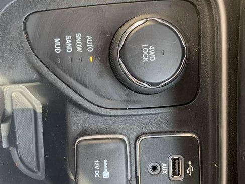 Used 2018 Jeep Compass Latitude w/ Popular Equipment Group AWD/4WD image 16