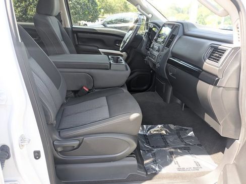 Used 2024 Nissan Titan SV AWD/4WD image 18
