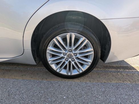 Used 2014 Lexus ES 350 w/ Luxury Package image 29