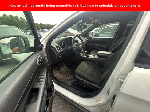 Used 2020 Jeep Grand Cherokee Laredo AWD/4WD image 14