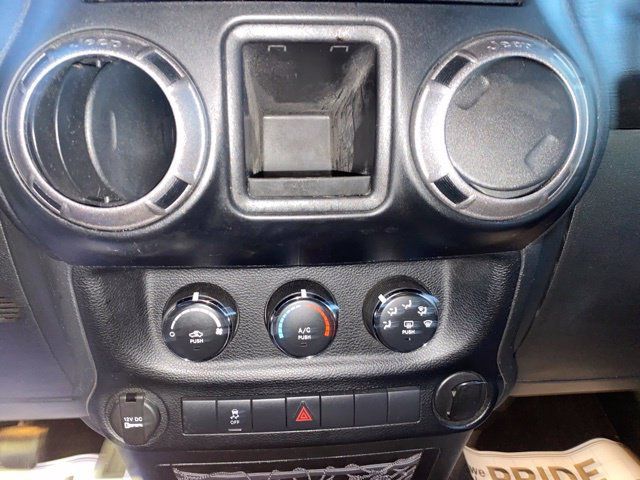Used 2013 Jeep Wrangler Sport AWD/4WD image 14