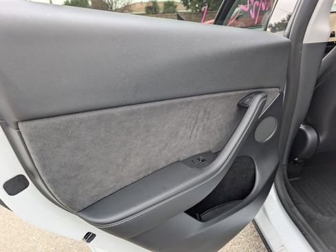 Used 2023 Tesla Model Y Long Range image 18