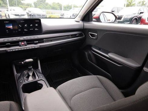 Used 2025 Kia K4 FWD image 25