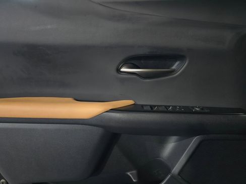 Used 2023 Lexus UX 250h FWD image 12