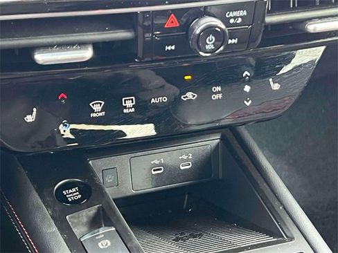 Used 2025 Nissan Kicks SR w/ SR Premium Package image 28