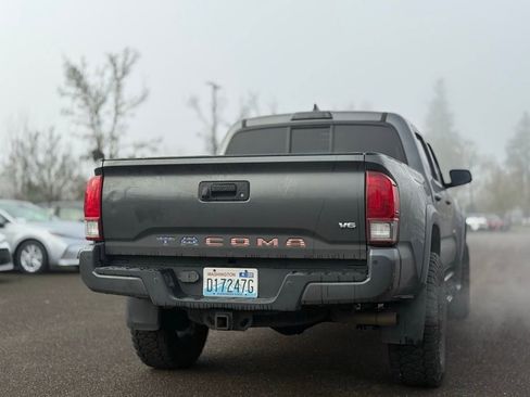 Used 2016 Toyota Tacoma TRD Off-Road image 5