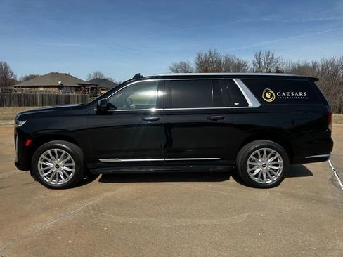 Used 2024 Cadillac Escalade ESV Premium Luxury image 2