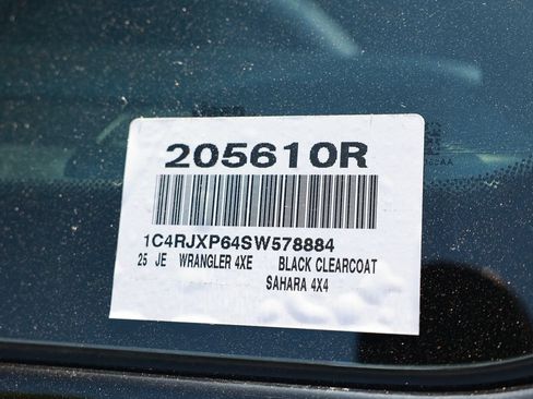 Used 2025 Jeep Wrangler Unlimited Sahara w/ Safety Group AWD/4WD image 40