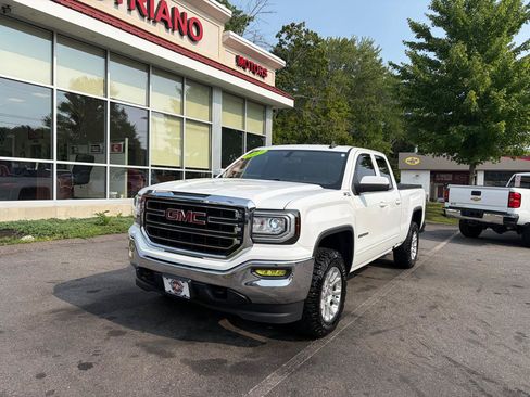 Used 2017 GMC Sierra 1500 SLE w/ SLE Value Package AWD/4WD image 2