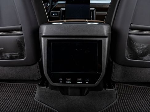 Used 2025 GMC Yukon Denali Ultimate AWD/4WD image 34
