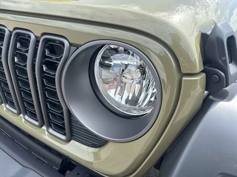 Used 2025 Jeep Wrangler Unlimited Sport AWD/4WD image 9