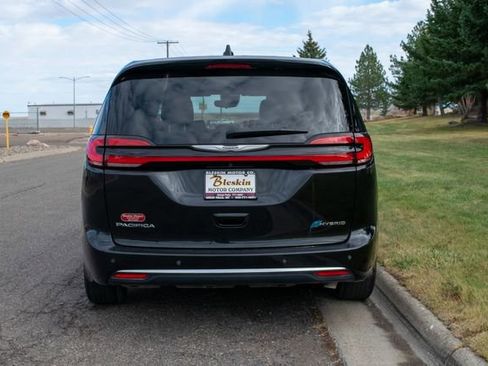 Used 2023 Chrysler Pacifica Touring-L image 5