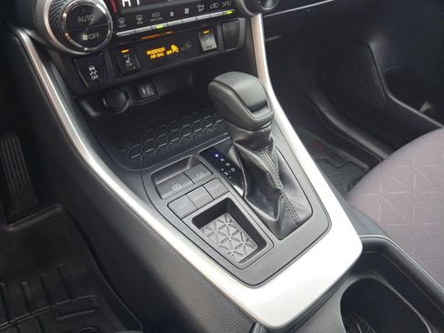 Used 2019 Toyota RAV4 XLE image 17