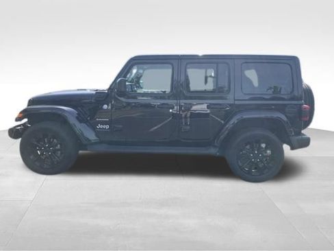 Used 2023 Jeep Wrangler Unlimited Sahara w/ Cold Weather Group AWD/4WD image 11