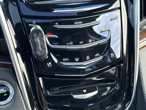 Used 2019 Cadillac Escalade ESV Luxury w/ Escalade Sport Edition AWD/4WD image 15