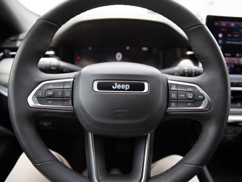 Used 2023 Jeep Compass Limited w/ Elite Group AWD/4WD image 11