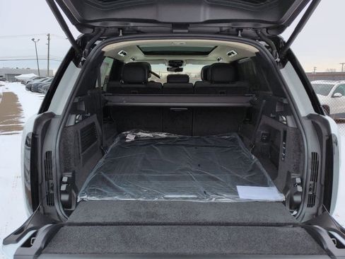 New 2026 Land Rover Range Rover Long Wheelbase SE image 36