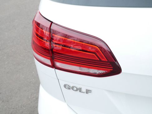 Used 2018 Volkswagen Golf S image 14