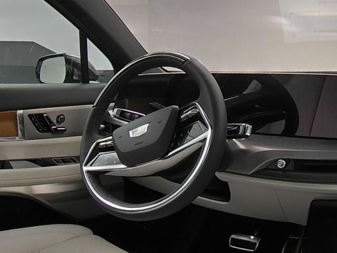 Used 2026 Cadillac Vistiq Luxury AWD/4WD image 39