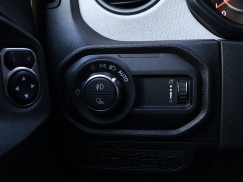 Used 2020 Jeep Gladiator Sport image 15