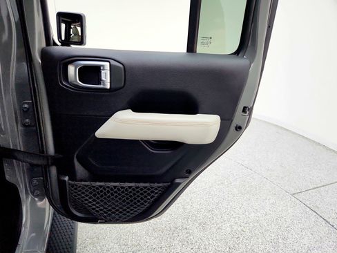 Used 2023 Jeep Wrangler Sahara image 26