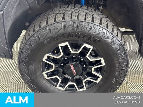 Used 2025 GMC Sierra 2500 AT4X image 15