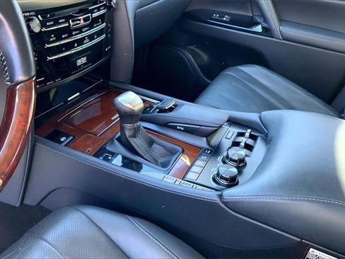 Used 2021 Lexus LX 570 4WD w/ Luxury Package image 13