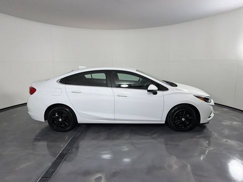 Used 2016 Chevrolet Cruze LT FWD image 4