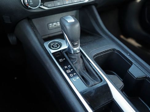 Used 2022 Nissan Sentra SV image 32