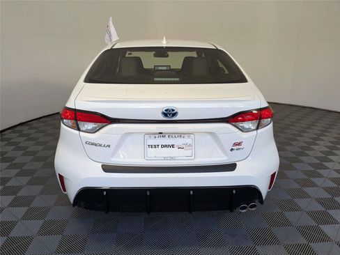 Certified 2025 Toyota Corolla SE w/ SE Premium Package AWD/4WD image 7