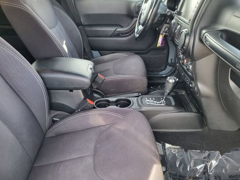 Used 2014 Jeep Wrangler Unlimited Rubicon w/ Connectivity Group image 14