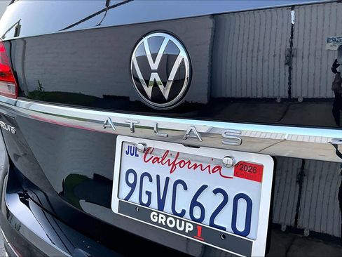 Used 2023 Volkswagen Atlas SEL Premium image 9