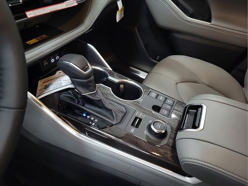 New 2026 Toyota Highlander AWD image 9