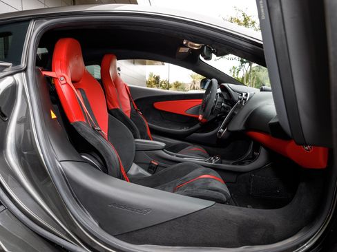 Used 2019 McLaren 570S Coupe RWD image 33