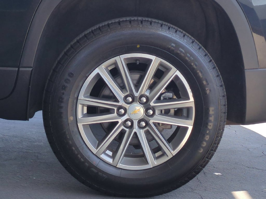 Used 2023 Chevrolet Traverse LT FWD image 36