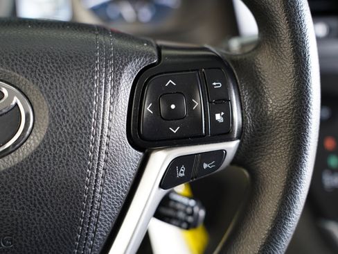 Used 2020 Toyota Sienna L image 16