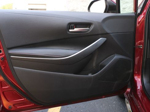 Used 2025 Toyota Corolla SE FWD image 11