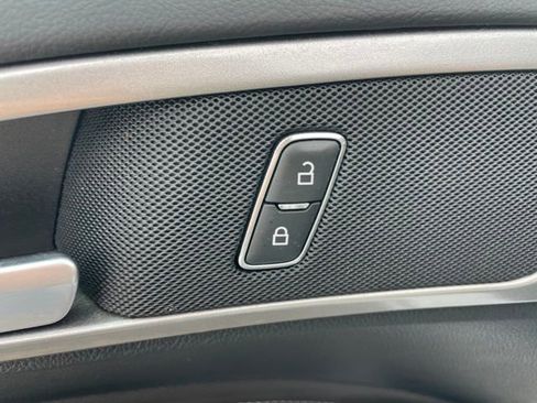 Used 2019 Ford Fusion SE w/ Equipment Group 151A image 11