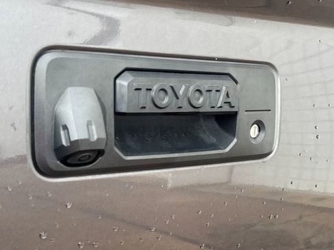 Used 2017 Toyota Tundra SR5 w/ SR5 Upgrade Package RWD image 29