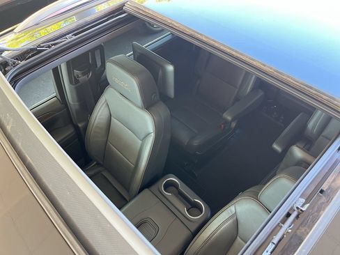 Used 2024 Chevrolet Suburban High Country AWD/4WD image 22