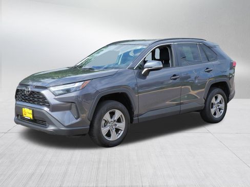 Used 2022 Toyota RAV4 XLE AWD/4WD image 3