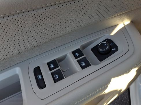 New 2026 Volkswagen Atlas SE image 9