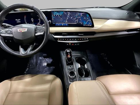 Used 2024 Cadillac XT4 Luxury w/ Cold Weather Package AWD/4WD image 16
