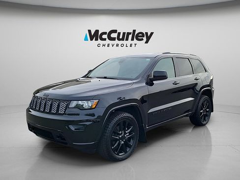 Used 2019 Jeep Grand Cherokee Altitude AWD/4WD image 3