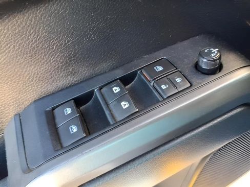 Used 2019 Toyota Tacoma TRD Off-Road w/ Technology Package image 17